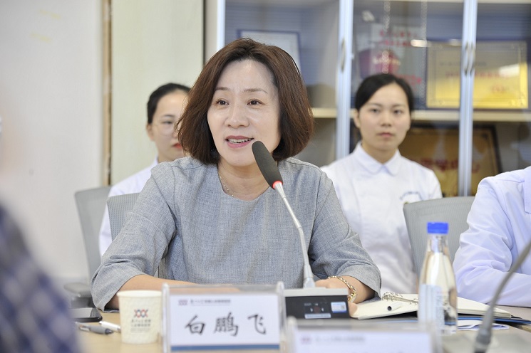 5 白鹏飞书记简要介绍国产自拍
青年文明号建设情况.jpg